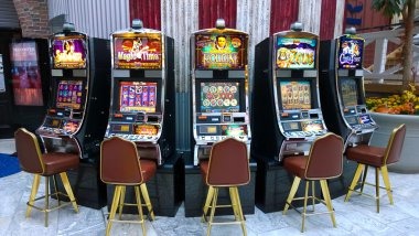 Free-spin round triggered on laristoto Bonus round activation with free spins counter
